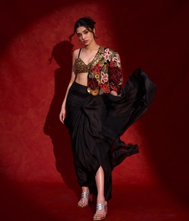 Krithi Shetty feet photo thumbnail