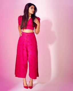 Krithi Shetty feet photo 9