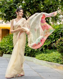 Krithi Shetty feet photo 18
