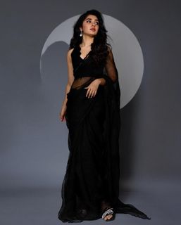 Krithi Shetty feet photo 15