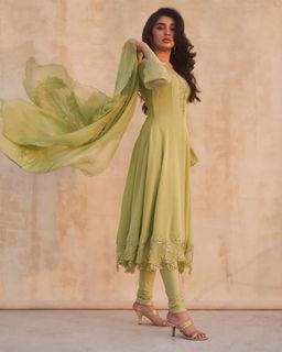 Krithi Shetty feet photo 19