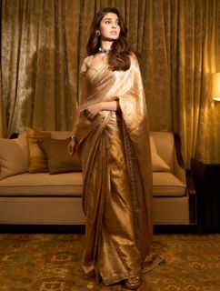 Krithi Shetty feet photo 16