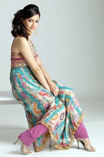 Kriti Kharbanda feet photo thumbnail