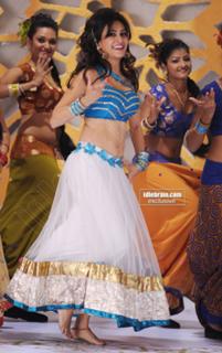 Kriti Kharbanda feet photo thumbnail