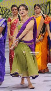Kriti Kharbanda feet photo thumbnail