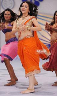 Kriti Kharbanda feet photo thumbnail