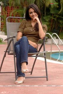 Kriti Kharbanda feet photo thumbnail