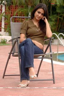 Kriti Kharbanda feet photo thumbnail