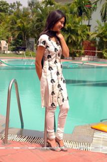 Kriti Kharbanda feet photo thumbnail
