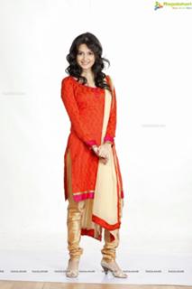 Kriti Kharbanda feet photo thumbnail