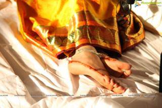 Kriti Kharbanda feet photo thumbnail
