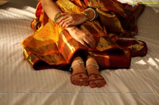 Kriti Kharbanda feet photo thumbnail