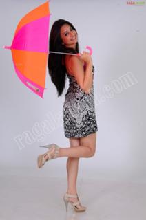Kriti Kharbanda feet photo thumbnail