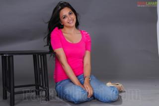 Kriti Kharbanda feet photo thumbnail