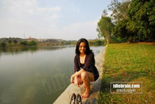 Kriti Kharbanda feet photo thumbnail