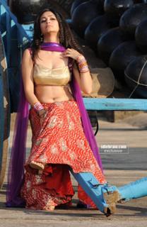 Kriti Kharbanda feet photo thumbnail