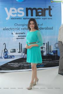 Kriti Kharbanda feet photo thumbnail