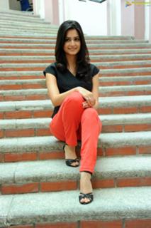 Kriti Kharbanda feet photo thumbnail