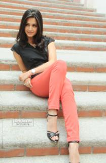 Kriti Kharbanda feet photo thumbnail