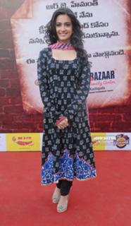 Kriti Kharbanda feet photo thumbnail