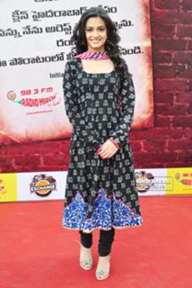 Kriti Kharbanda feet photo thumbnail