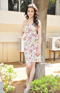 Kriti Kharbanda feet photo thumbnail
