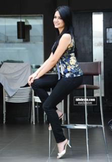 Kriti Kharbanda feet photo thumbnail