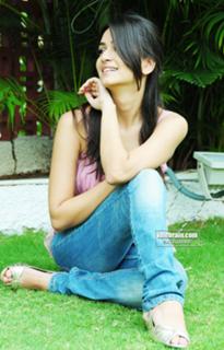 Kriti Kharbanda feet photo thumbnail