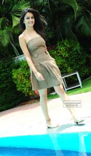 Kriti Kharbanda feet photo thumbnail