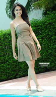 Kriti Kharbanda feet photo thumbnail