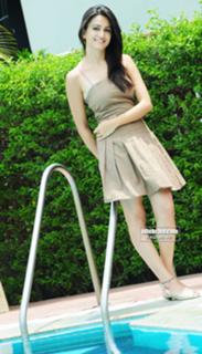 Kriti Kharbanda feet photo thumbnail