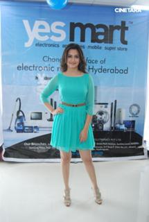 Kriti Kharbanda feet photo thumbnail