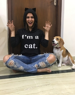 Kriti Kharbanda feet photo thumbnail