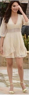 Kriti Kharbanda feet photo thumbnail
