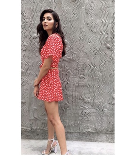 Kriti Kharbanda feet photo thumbnail