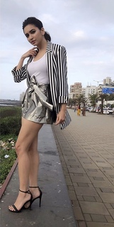 Kriti Kharbanda feet photo thumbnail