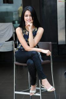 Kriti Kharbanda feet photo thumbnail