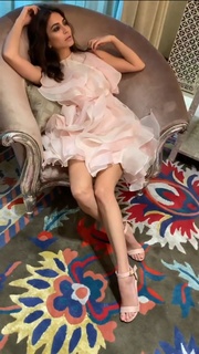 Kriti Kharbanda feet photo thumbnail