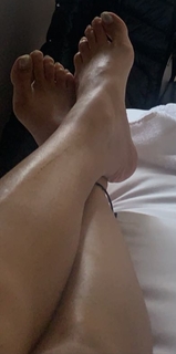 Kriti Kharbanda feet photo thumbnail