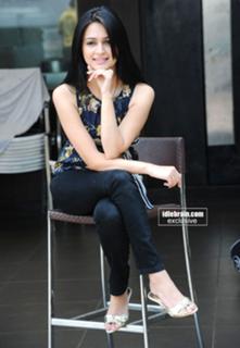 Kriti Kharbanda feet photo thumbnail