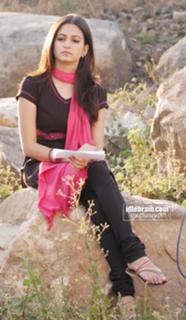 Kriti Kharbanda feet photo thumbnail