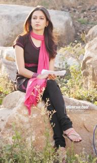 Kriti Kharbanda feet photo thumbnail