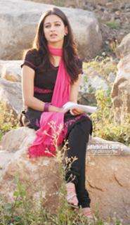 Kriti Kharbanda feet photo thumbnail