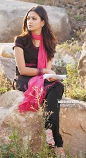 Kriti Kharbanda feet photo thumbnail