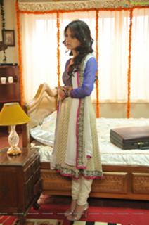 Kriti Kharbanda feet photo thumbnail