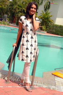 Kriti Kharbanda feet photo thumbnail