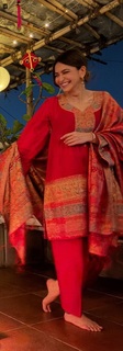 Kriti Kharbanda feet photo thumbnail