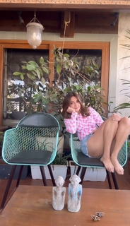 Kriti Kharbanda feet photo thumbnail