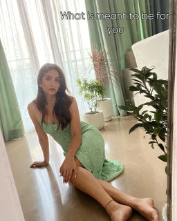 Kriti Kharbanda feet photo thumbnail