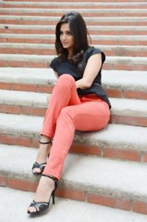 Kriti Kharbanda feet photo thumbnail